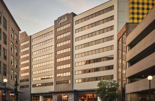 Iowa City Hotel | Graduate by Hilton Iowa City