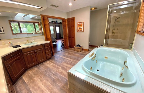 Godfrey Cabin | Grafton Getaway @ Overlook Lodge - an 8,000 sq foot home on 33 acres & sleeps 35