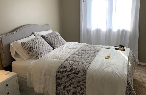 Fowler House | Gramke Guest House 2 Acre Property Peaceful Country Oasis