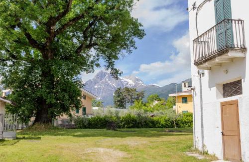 Colledara House | Gran sasso white house