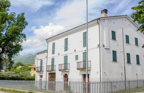 Colledara House | Gran sasso white house