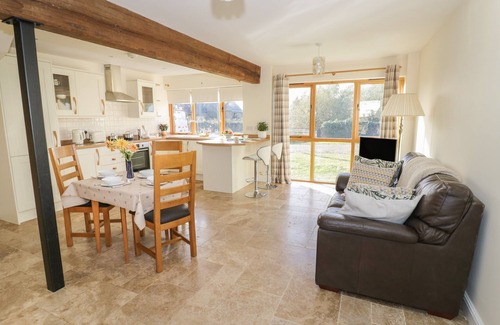 Northend Cottage | GRANARY COTTAGE, pet friendly, character holiday cottage in Gaydon