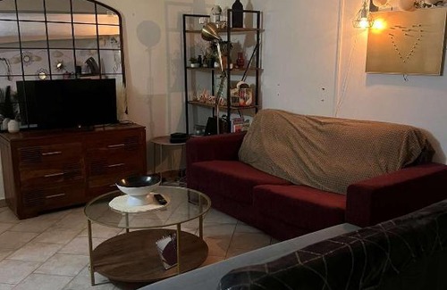 Quartier du Panier Apartment | Grand appartement duplex confortable avec terrasse cosy