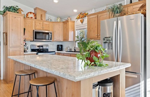 Williams House | Grand Canyon Retreat w/Hot Tub,Fire Pit, laundry, and view. Private & Secluded