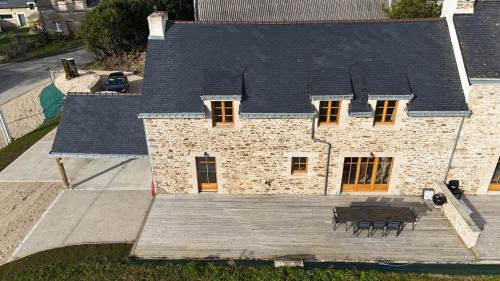 Landevant House | Grand gîte 8 personnes, calme, proche mer