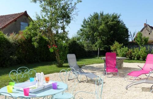 Cindre House | Grand Gîte Familial à la Campagne avec Jardin et Véranda, Près de Vichy et Moulins - FR-1-489-256