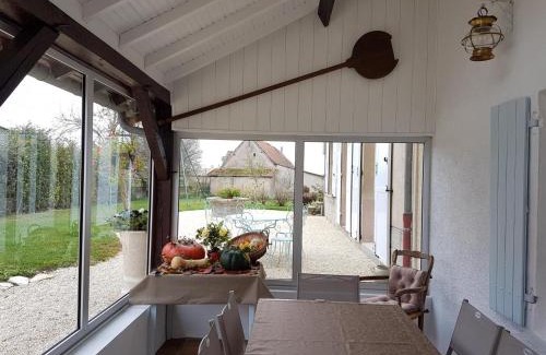 Cindre House | Grand Gîte Familial à la Campagne avec Jardin et Véranda, Près de Vichy et Moulins - FR-1-489-256