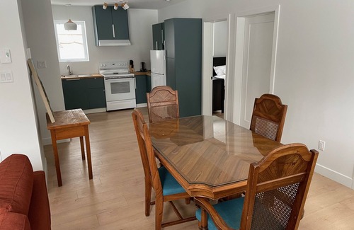 Aylmer Apartment | Grand & Lumineux Demi Sous-sol