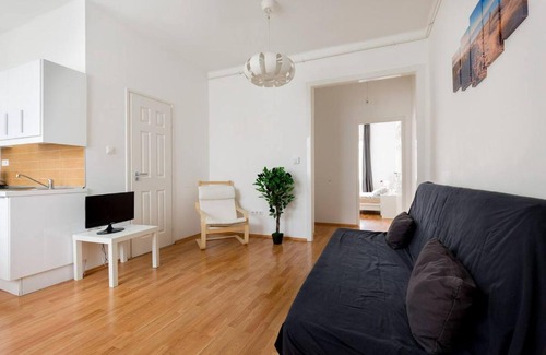 Belso-Ferencvaros Apartment | Grand Market 2 Bedrooms Modern Apartment