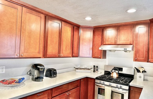 East San Jose House | Grand New-3BR/3BTH, SJC DwnTwn/Airport/PrivateYard