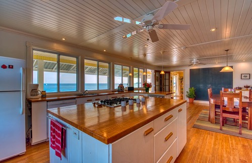 Isla de Utila House | Grand Oceanfront Home With Private Spa, Spacious Living Areas, Stunning Views