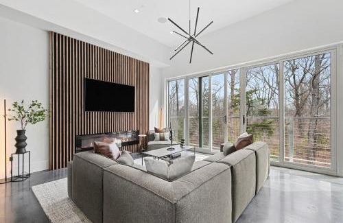 Dawsonville Villa | Grand Prix Grandeur at AMP