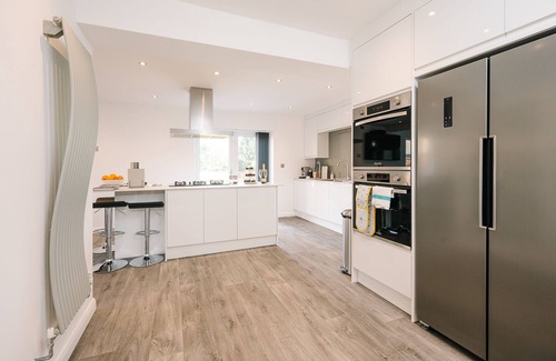 Solihull House | ★Grand & Spectacular 5-bed sleeps 14- centre of Solihull, NEC,JLR, Resorts World