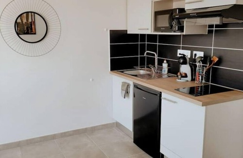 Le Blanc-Mesnil Apartment | Grand Studio Design 25 min Paris & 15 min Roissy Airport