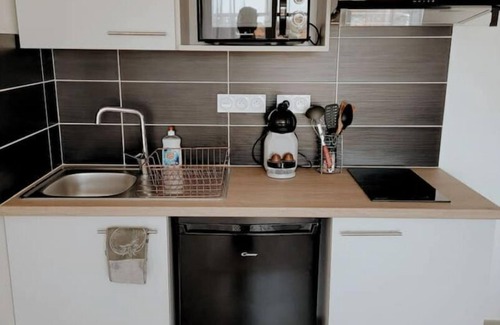 Le Blanc-Mesnil Apartment | Grand Studio Design 25 min Paris & 15 min Roissy Airport