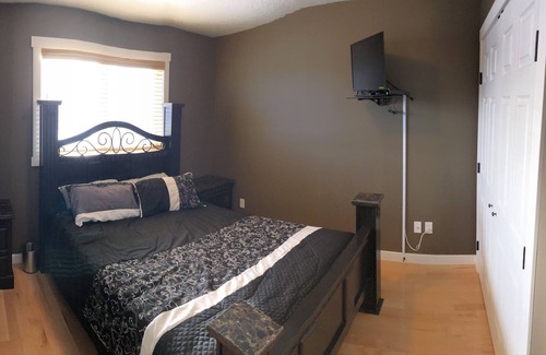 Dawson Creek House | Grand View Executive Suite