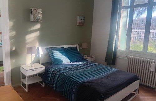 Gambetta Apartment | Grande chambre cosy avec salle de bain et WC privatif