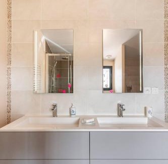 Labarthe-sur-Leze Bed & Breakfast | Grande chambre privée avec salle de bain et WC