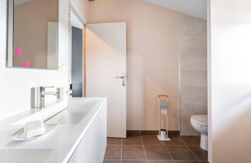 Labarthe-sur-Leze Bed & Breakfast | Grande chambre privée avec salle de bain et WC