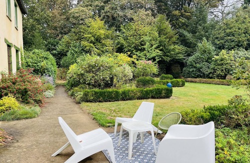 Iffendic House | Grande Dépendance Avec son Jardin au Sein du Parc Boisé dun Château 10/12 Pers
