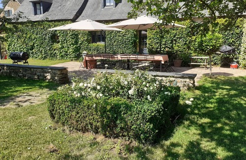 Feneu House | Grande Maison de Famille Pleine de Charme. Confort, Calme, Vue, Piscine