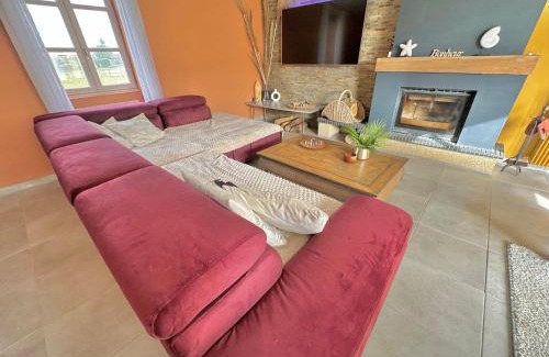 Chaunay House | Grande Maison familiale bien équipée avec Billard
