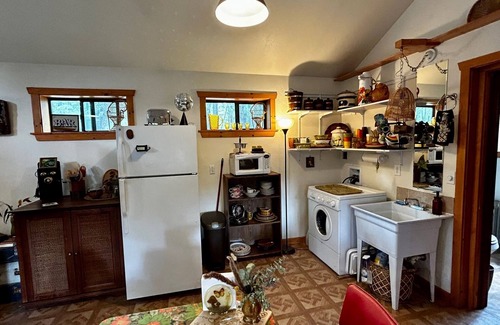 Jemez Springs Cabin | Grandmas Groovy Getaway