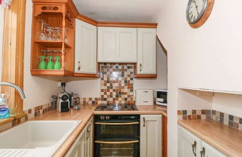 Tilney Fen End Cottage | GRANGE FARM COTTAGE, pet friendly, with open fire in Sutton Bridge