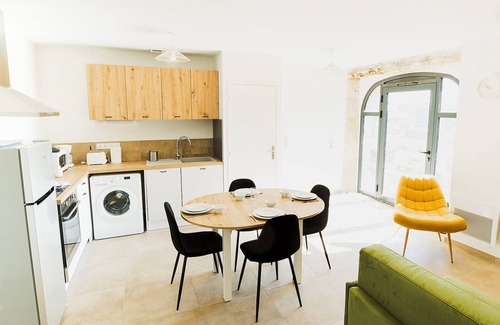 Assier House | Grange La Roca Masia - Les Iris, swimming pool, garden, 2 bedrooms 4/6 people