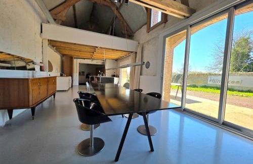 Manou House | Grange rénovée, nature & design
