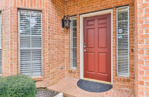 Klein House | Granite Gorge · Spacious 4-bed 2.5 bath home with large backyard