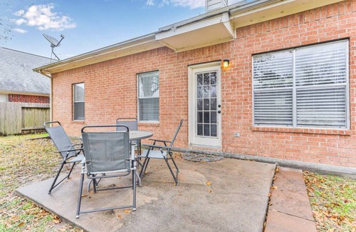 Klein House | Granite Gorge · Spacious 4-bed 2.5 bath home with large backyard