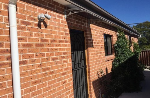Riverwood House | Grannyflat, with your own entrance and 10 minutes to station.