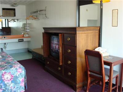 Benton Hotel | Gray Plaza Motel