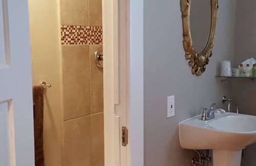 Fairbury Bed & Breakfast | Grayhouse Inn - Room #6