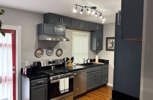 Georgetown Cottage | Great 2-bedroom, 2-bath cottage in Georgetown 2-blocks, 7-minutes to boardwalk