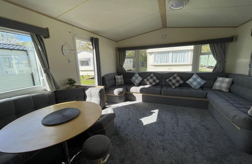 Clacton-on-Sea House | Great 8 berth caravan at Highfield Grange, Clacton-on-Sea ref 26214O
