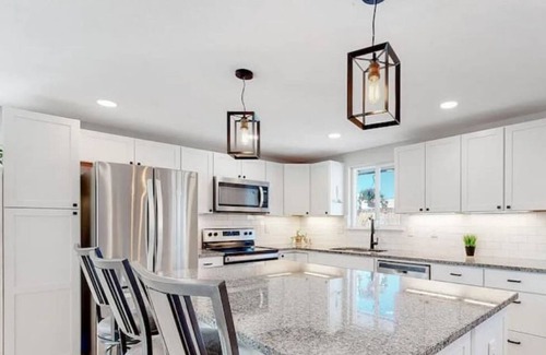 Berthoud House | Great basecamp for Rocky Mountain National Park with 2 king beds and a hot tub.
