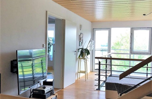 Beutelsbach Apartment | Great big apartment with fireplace and terrace
