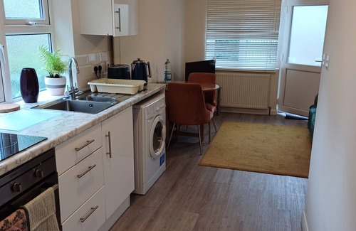 Beddington South House | Great connection to London Victoria and London Bridge