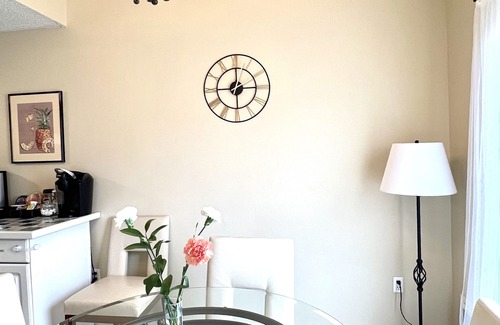 Lawrence House | Great Contemporary 4 Bedroom House with a Fenced Yard. Your Home Away From Home