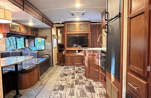 Nevada City House | Great Cozy 2-bedroom rv with WiFi, AC in Nevada City, awesome pool and hot tub!