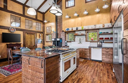 Salem House | Great Deals on Summer Stays!