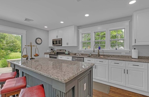 Foster House | Great Family House, BIG Modern Kitchen, First floor master suite