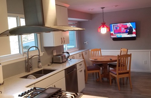 Columbine House | Great family vacation home on 1/2 acre in Littleton-SW Denver 3bd 2.5 baths