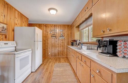 Markesan Cabin | Great Fishing! Lake Access. Arcades, Bikes,Firepit