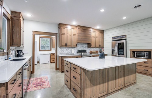 Lawrence County House | Great for Groups: Creekside Cabin in Loretto