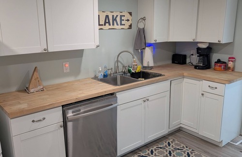 Lakeview Cottage | Great Front Porch with 3 Bedrooms and King Bed