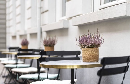 Historical Center Bruges Condo | Great Gatsby room with luxurious bath