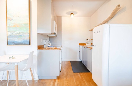 New Castle Apartment | Great Island Inn - King Studio Apt - Patio View